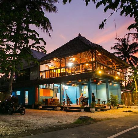 Full Moon Hostel Нуса Пенида Екстериор снимка