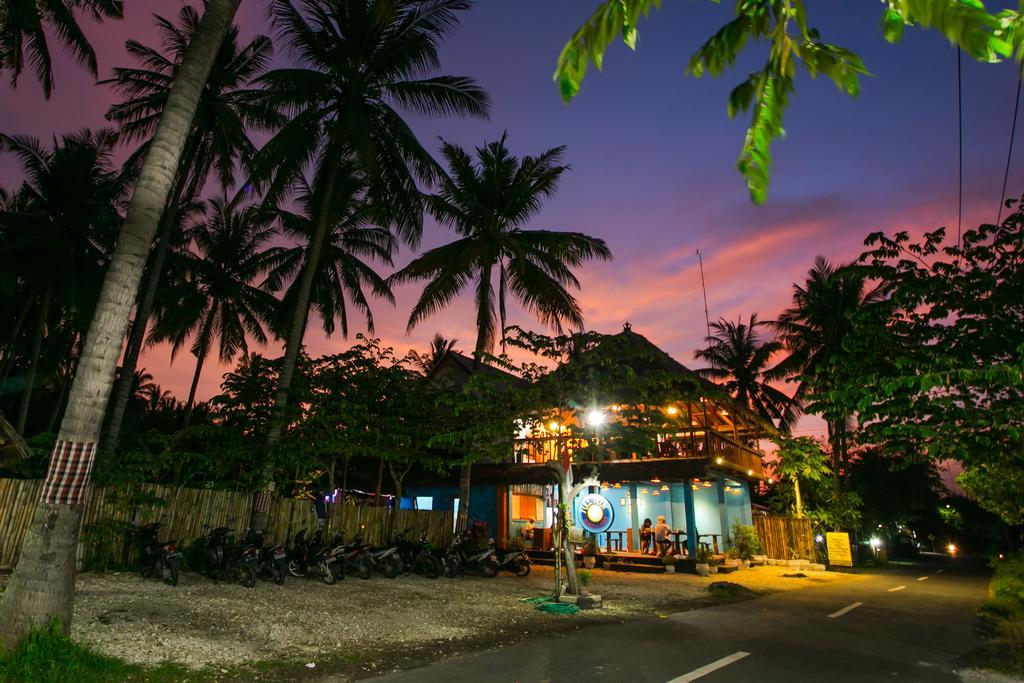 Full Moon Hostel Нуса Пенида Екстериор снимка