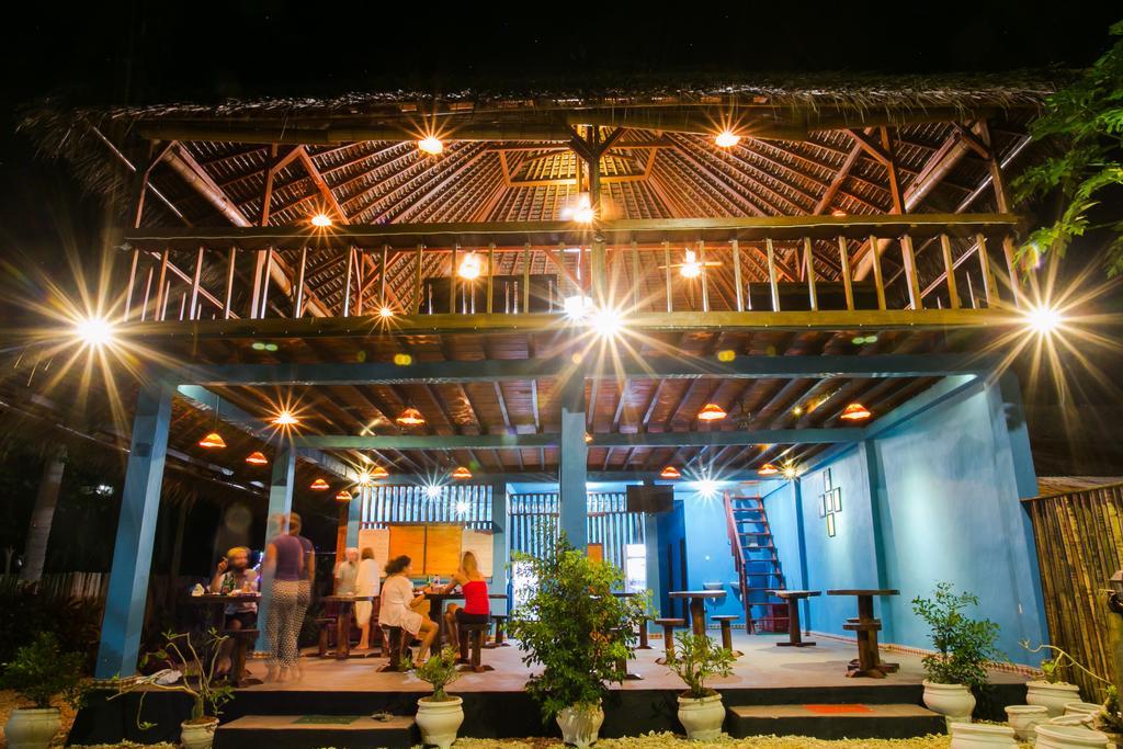 Full Moon Hostel Нуса Пенида Екстериор снимка