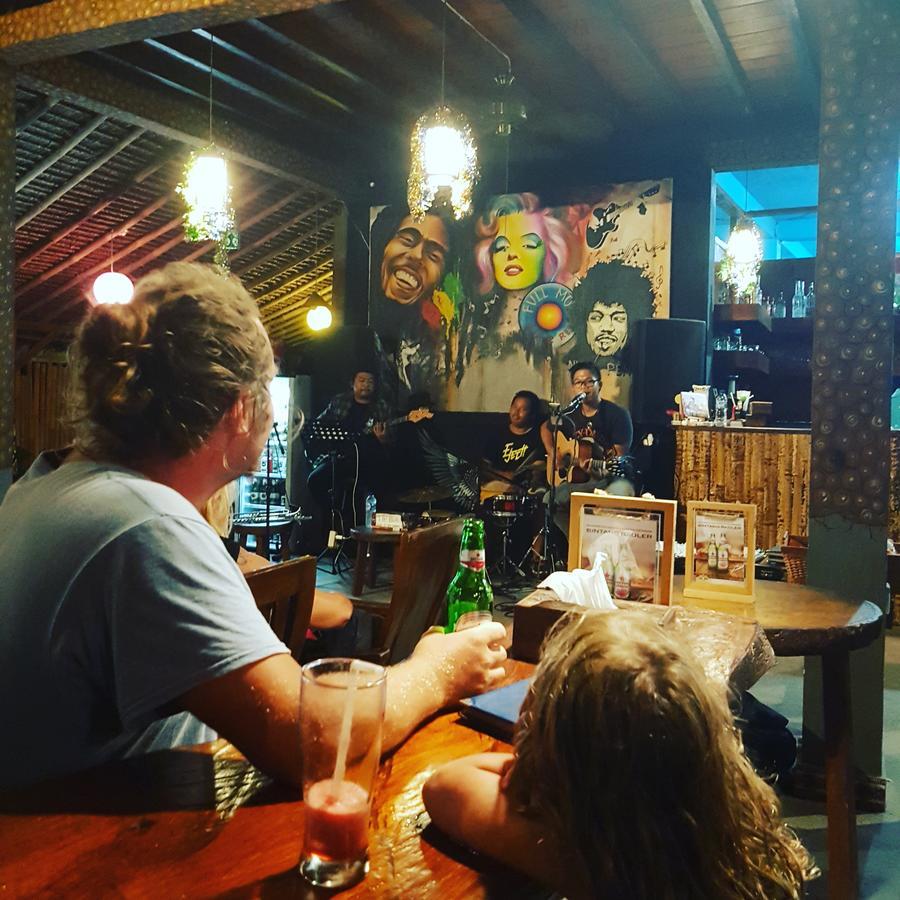 Full Moon Hostel Нуса Пенида Екстериор снимка